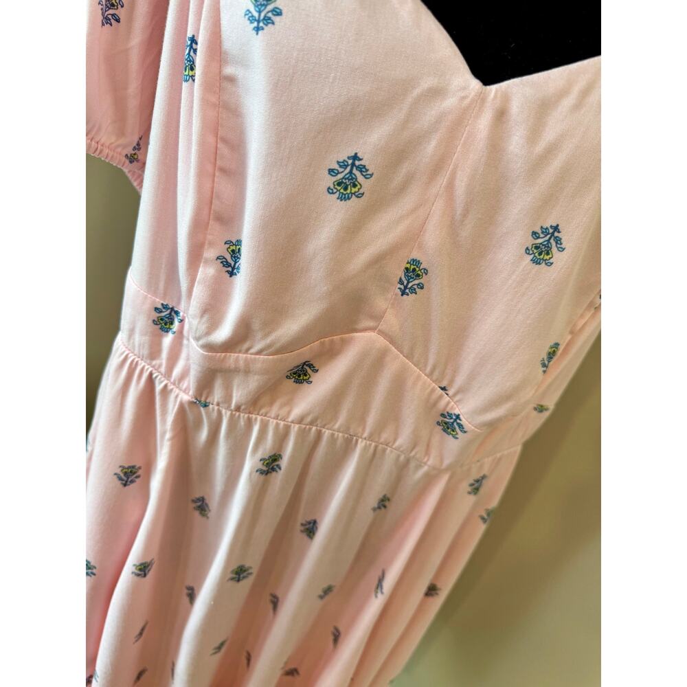 Torrid Mini Stretch Challis Sweetheart Skater Dress
Excellent Condition, Size 1 - Picture 7 of 9